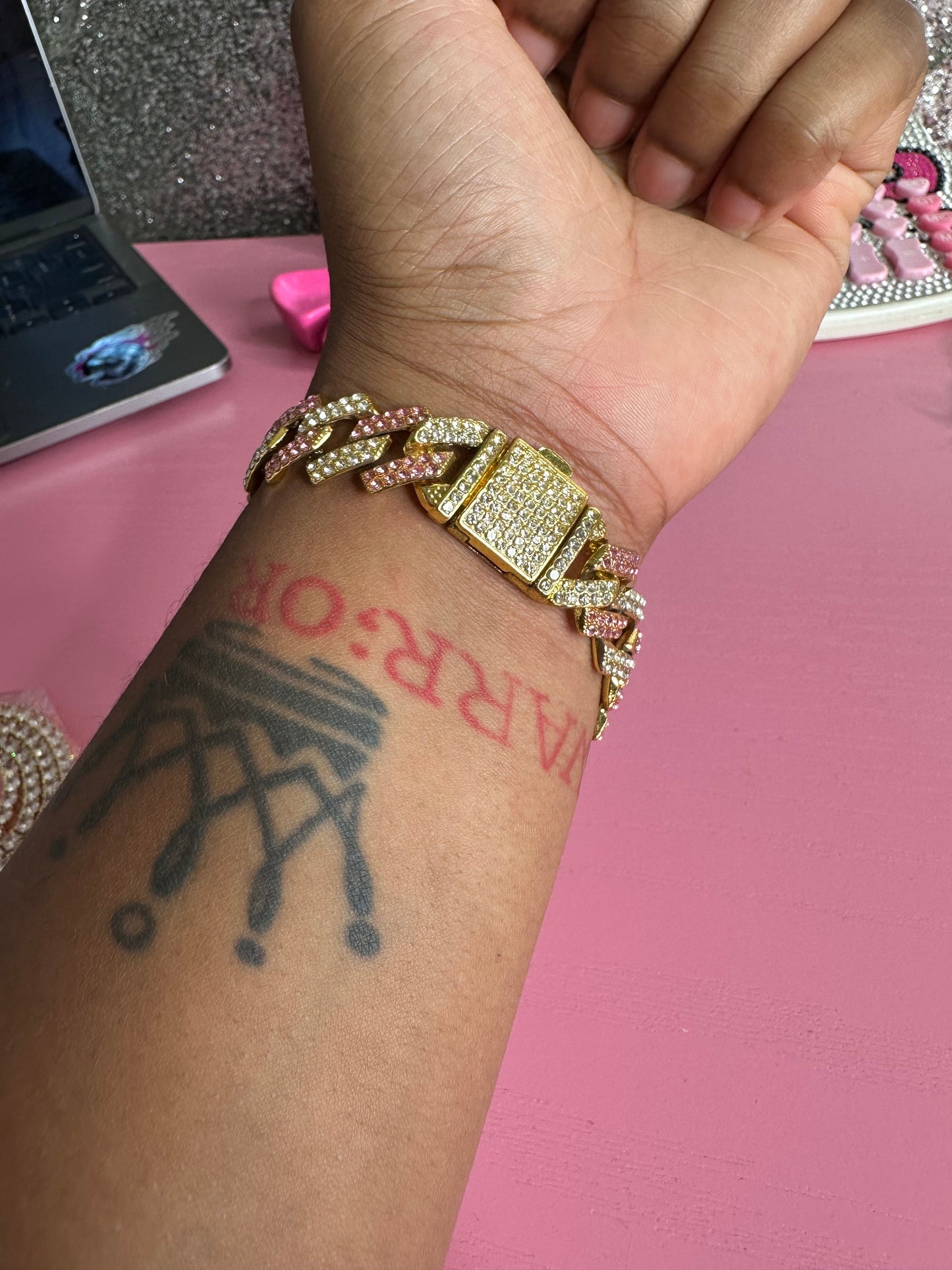 Gold barb bracelet
